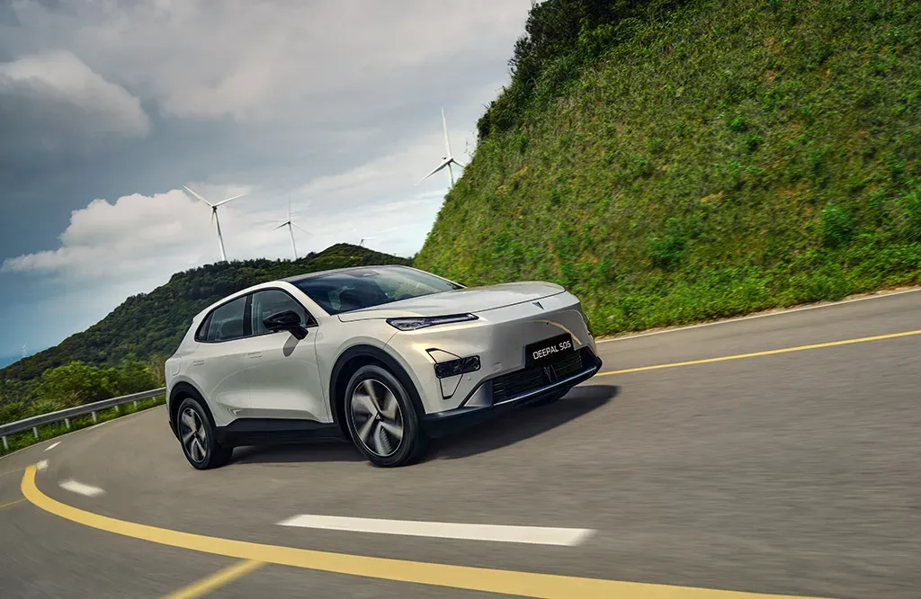 Changan Deepal S05 AWD Dourado